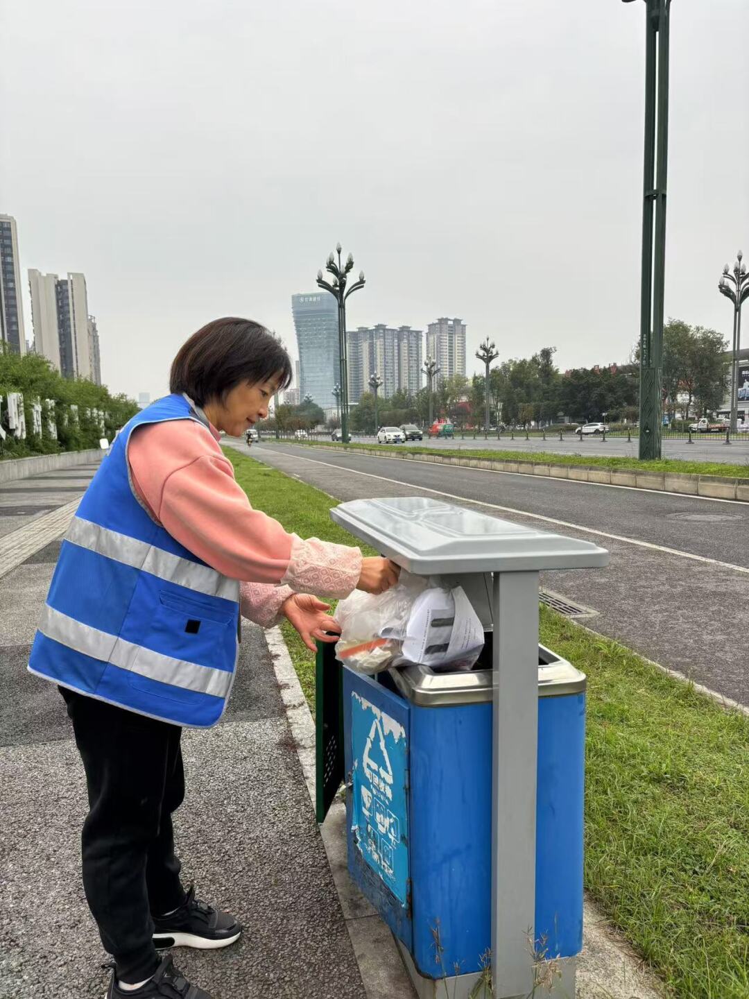 加強重點(diǎn)街道巡查上報，提升城市管理水平