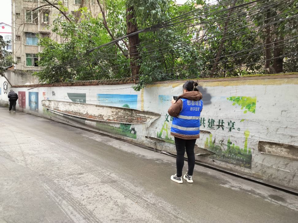 智慧城管助力城市“顏值”提升，臨街廣告安全隱患無(wú)處遁形